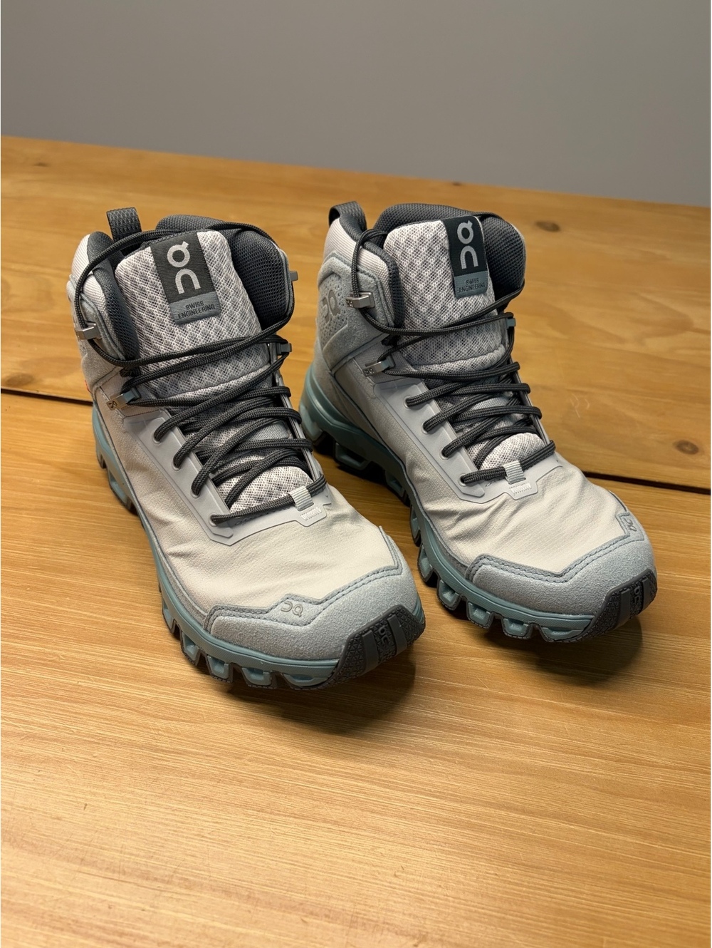 On Running Cloudrock Waterproof Hiking Boots US 6.5 / EU 37.5